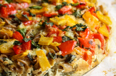 Baked pasta with an instant cheese sauce and pumpkin, spinach, mushrooms and bell peppers