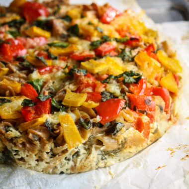 Baked pasta with an instant cheese sauce and pumpkin, spinach, mushrooms and bell peppers