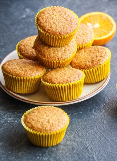 Soft and citrusy muffins with fresh orange, olive oil and ground almonds