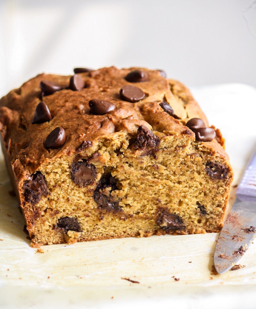 Moist, lightly spiced banana bread with wholewheat flour, no eggs and lots of chocolate chips!