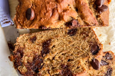 Moist, lightly spiced banana bread with wholewheat flour, no eggs and lots of chocolate chips!