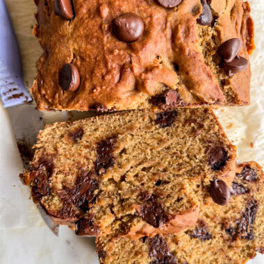 Moist, lightly spiced banana bread with wholewheat flour, no eggs and lots of chocolate chips!