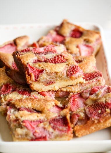 Crisp, buttery shortbread with a layer of almond frangipane and jammy strawberries