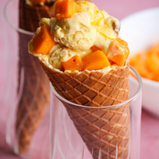 Easy, delicious, mango icecream with cream cheese and biscuit pieces!