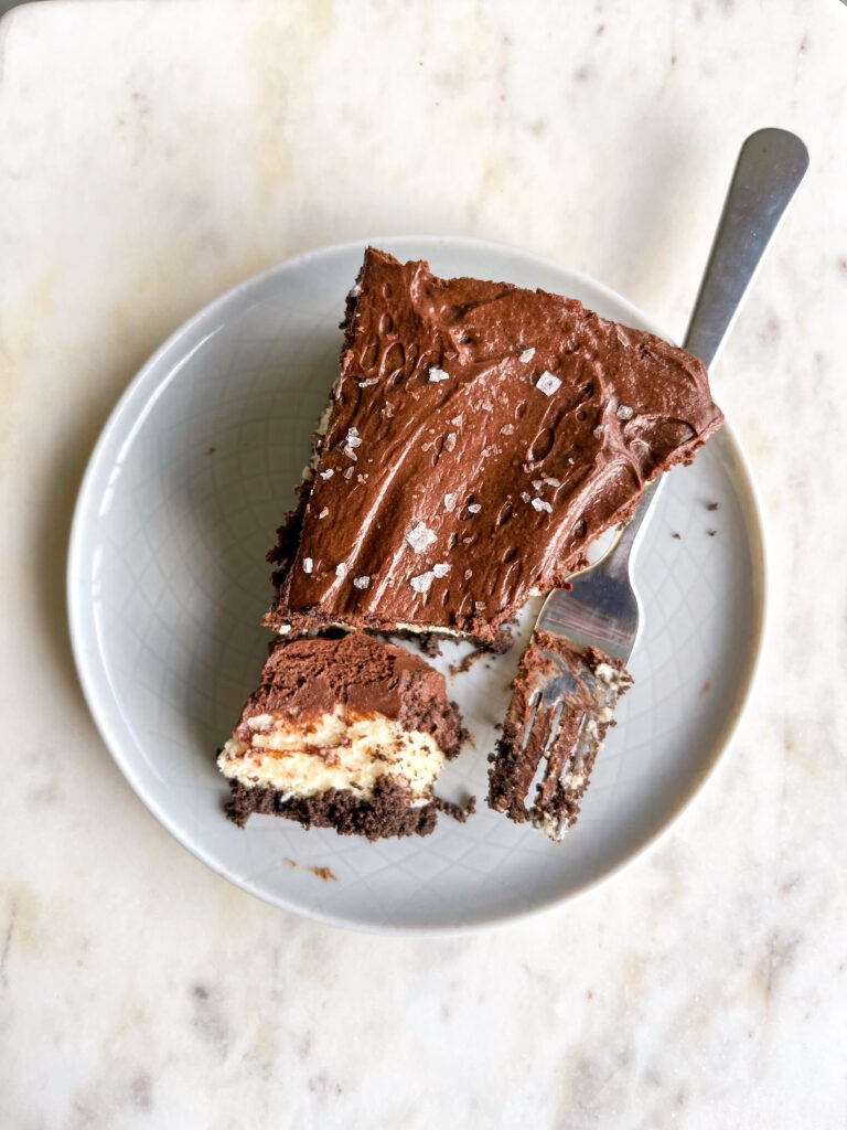 No-bake white and dark chocolate mousse cake with an Oreo base