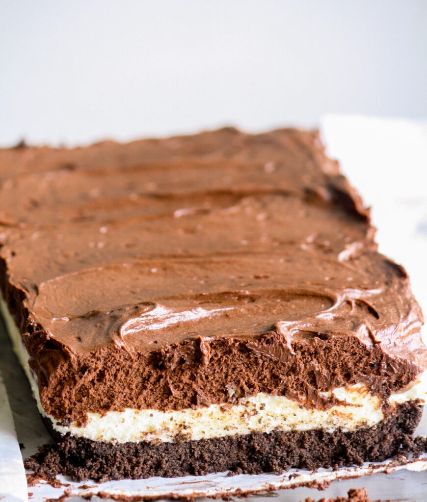 No-bake white and dark chocolate mousse cake with an Oreo base