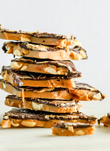 Crunchy toffee base with salted peanuts, dark chocolate topping and peanut butter swirled on to